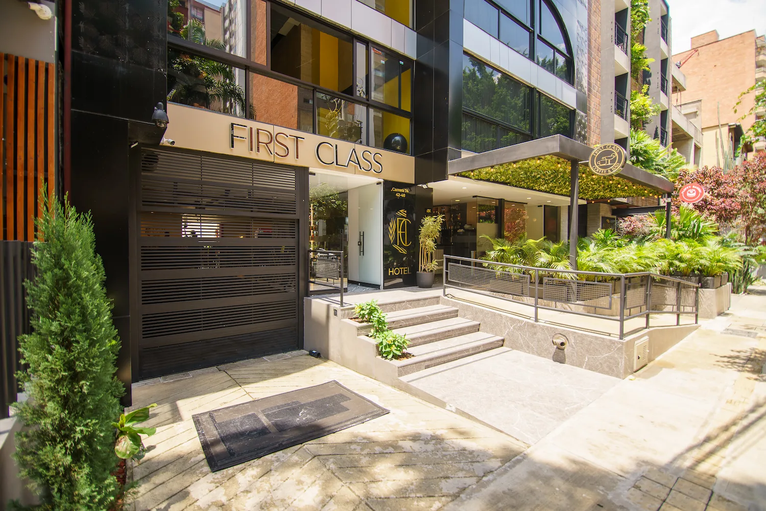 First Class Hotel — Medellín